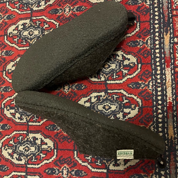 Kyrgies indoor/outdoor slippers. Six 39/ 8.5 women’s. - Picture 3 of 3